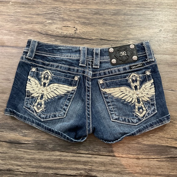 Miss Me Embellished Embroidered Denim Shorts Womens Sz 28 - Picture 3 of 8
